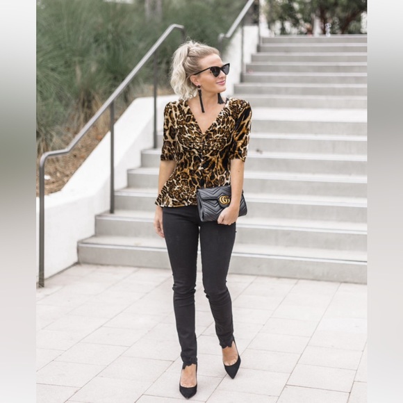 WAYF Velvet Leopard Puff Sleeve Top Size Medium - Picture 11 of 11